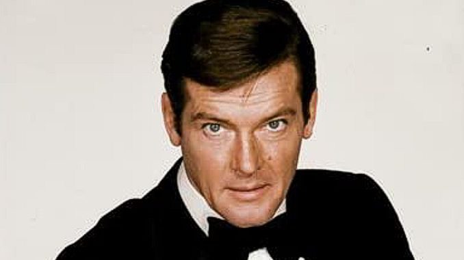 Roger Moore als James Bond