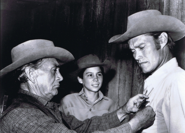 Paul Fix, Johnny Crawford und Chuck Conners in "Westlich von Santa Fe".