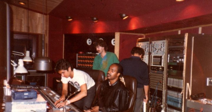 Stevie Wonder mit „I Just Called To Say I Love You“ in den Song-Geschichten